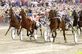 Victory Tilly och Stig H Johansson vinner Elitloppet 2000 före General du Pommeau, Fan Idole och Varenne.Foto: Petri Johansson