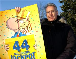 Minst 44 miljoner till en ensam vinnare. Och Axevallas tillförordnade VD Benny Ternemar hoppas på 100 miljoner kronor i omsättning. Foto: Lars Jakobsson