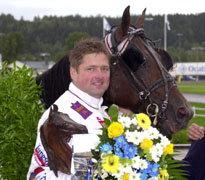 Har redan vunnit ett E3-lopp. Svante Båth och Malabar Circle Ås efter segern i E3 över medeldistans på Bergsåker i juni.                          Foto: Martin Langels