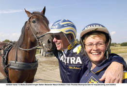 Scarlet Knight, Stefan Melander och Maud Olofsson trivdes tillsammans i det vackra sommarvädret i Enköping.Foto: Thomas Blomqvist
