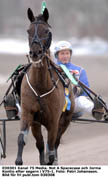 Not A Spacecase och Jorma Kontio efter segern i V75-1.Foto: Petri Johansson