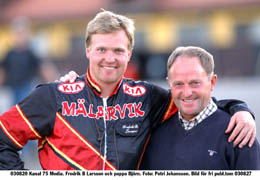 Fredrik B Larsson kör i ett härligt flyt. Ett par veckor i rad har han vunnit på V75 och på onsdagen blev det en fullträff på V65, till pappa Björn Larssons glädje.Foto: Petri Johansson