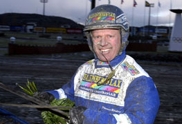 Thomas Uhrberg har laddat inför helgens V75-tävlingar på hemmaplan. Jägersrotränaren kör i sex av de sju avdelningarna.	Foto: Petri Johansson