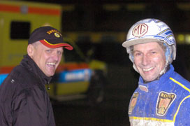 Kari Lähdekorpi och Jorma Kontio hade mycket roligt på Solvalla.Foto: Thomas Blomqvist