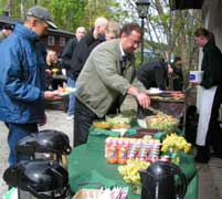 Grillat till lunch på stallbacken