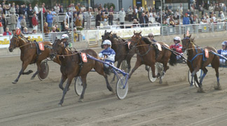 Millan Pamela och Björn Goop skrällde i den första V65-avdelningen.Foto: Tommy Andersson/ALN