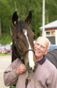 Seth Bowl, här med "Plåt-Sven" Andersson. Seth Bowl, en av landets bästa 4-åringar 2001. Är han årets häst?