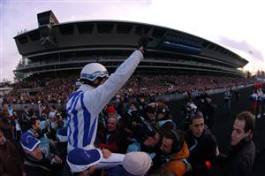 Jag de Bellouet är omåttligt populär på Vincennes och Gallier hyllades. Foto: Thomas Blomqvist.