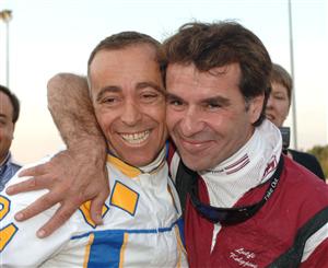 Roberto Andreghetti och Lutfi Kolgjini kramas. Foto: Lars Jakobsson.