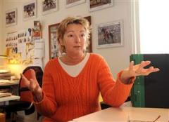 Annika Lindblom &auml;r projektledare p&aring; Travkompaniet och en av m&aring;nga del&auml;gare som kommer att h&aring;lla tummarna p&aring; Solvalla p&aring; onsdagen. Foto: Lars Jakobsson