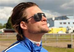 Erik Adielsson njuter av livet just nu. Han har aldrig varit bättre som kusk och privat har han förlovat sig med flickvännen Disa Karth. Foto: Lars Jakobsson.