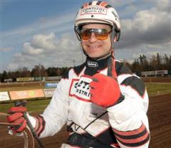 fredrik_persson_tummen_upp_lj_110407_151839