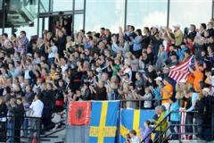 Publiken kommer i vanlig ordning se till att st&auml;mningen p&aring; Solvalla blir m&auml;ktig. Foto: Thomas Blomqvist