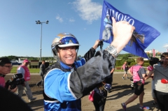 Björn Goop efter årets seger i Elitloppet med hästen Timoko. På tisdagskvällen passerade rekordkusken en halv miljard i inkörda prispengar. Foto av THOMAS BLOMQVIST