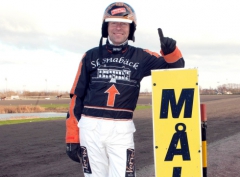Färske Jägersrotränaren Mikael Pilenberg tror på bra chans i V86-7 med formhästen Shogun D.K. Foto: Daniel Larsson/DK Media Foto av Kanal 75