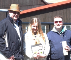 De tre pristagarna i lördagens tipstävling, från vänster;Pär Netsman, Hanna Stolpe och Mikael Sjövald. Foto; A.Lindblom/Travkompaniet