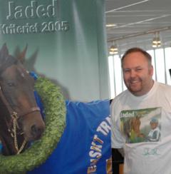 Lasse Persson tillhör Jadeds fanclub vilket han kommer berätta om i TV4.