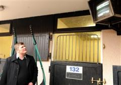 Stefan Hultman granskade Triton Sunds galopp n&auml;r loppet visades i repris och blickade sedan fram&aring;t mot Prix de France om tv&aring; veckor. Foto: Lars Jakobsson.