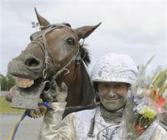 skrattmatch-mac-kindley_090801_19425