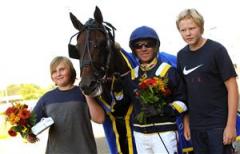 Dagens snabbaste h&auml;st Iceland som travade 1.11,8a/2 140 meter. Foto: Maria Holm&eacute;n