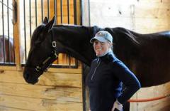 Kompisar? Att Lucky Jim och Jenny Melander kommer överrens är en förutsättning om hästen ska lyckas ge USA sin första elitloppstitel sedan 1998. Foto: Tony Ryttar