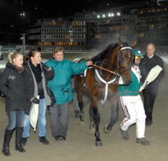 Maharajah var pigg värre efter lopp och hade inte tid med segerfotografering. Foto: ALN