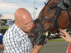 Jan Hellstedt har byggt länge för en derbyseger tillsammans med sina hästar.       Foto av LARS JAKOBSSON