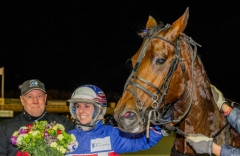 En trio i topp i Elitloppet? Royal Fighter tillsammans med Per K Eriksson och Jennifer Tillman. Foto av BURT SEEGER