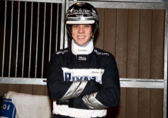 Preben Sövik, försteman i stall Robert Bergh, tycker att Officer C.D. och Aileron har två toppchanser i söndagens V75-omgång och spikar båda två i tipset Fem tippar V75. Foto av MALIN ALBINSSON