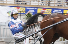 Claes Eskilsson hoppas kunna leda V75-1 från start till mål. Lasse Halvarsson/ALN Foto av Kanal 75