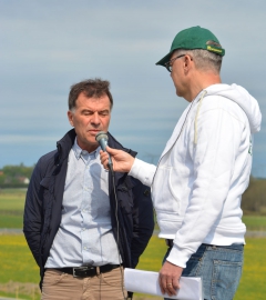 Lutfi Kolgjini var på plats och berättade om sin verksamhet på Yttersta och förstås hans elitloppsdeltagare, Dante Boko. Foto; Helene Albertsson