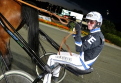 Christoffer Eriksson går mot sitt mest framgångsrika år som kusk. Foto: Micke Gustafsson Foto av Kanal 75