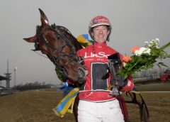 Day Or Night In och Johan Untersteiner tog hem den tredje deltävlingen av Olympiatravet. Foto av LARS JAKOBSSON