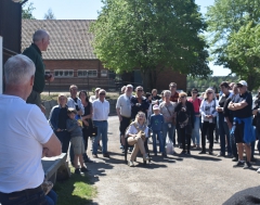 Hellander tog emot på Menhammar. Foto; A.Lindblom/Travkompaniet