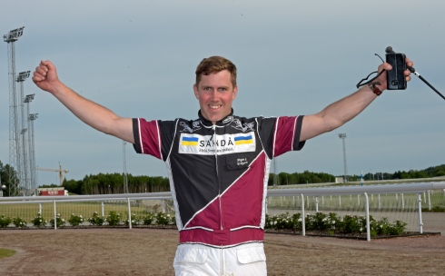 På lördag kan Jörgen S Eriksson ta sin första tränarseger i V75 och ordna miljonregn över spelarna. Foto av Lars Jakobsson/TR Bild