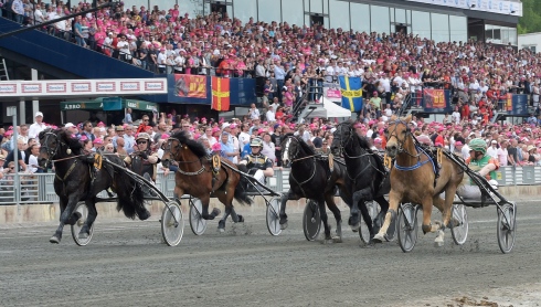 Invändige Polara och Antti Tupamäki vid segern i Elitkampen 2017. Foto av TR Bild