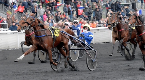Belina Josselyn visade att Prix d'Amerique-formen är på gång när han på söndagen tog hem Prix de Belgique på Vincennes. Foto av Lars Jakobsson/TR Bild