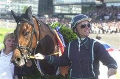 Victory Tilly och Stig H Johansson efter segern i Elitloppet 2000. Foto: Claes Kärrstrand