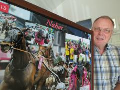 Minnen av Elitloppet med Nahar. På lördag är det Silverörnen hemma i Örnsköldsvik som gäller för Tommy Sedins häst. Foto: Mikael Wikner  Foto av Kanal 75