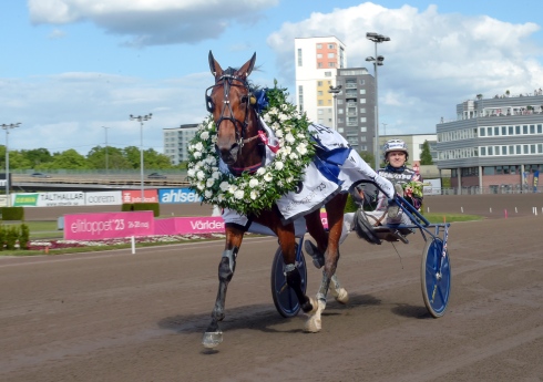 Största segern för Ulf Ohlsson i veckan som gick var triumfen i Treåringseliten tillsammans med Epsom As som var värd en miljon kronor. Foto av Lars Jakobsson TR Bild