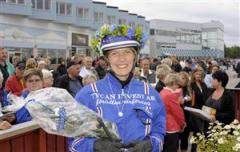 Petra Edqvist hyllades i Boden efter segern i Dam-SM. Foto: Thore Larsson/Alis Foto