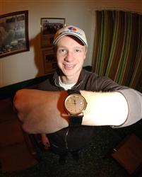 johnny_b_karlsson_med_guldklockan_lj_081215_173931