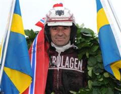 6-ludde-med-svenska-fanor-lj_090314_195529