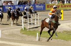 2-prince-de-montfort-drar-undan-vid-upploppets-borjan-lj_100530_193517