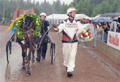 Viola Silas och Fredrik Persson fick segerdefilera efter Stochampionatet i juli. Foto: Claes K&auml;rrstrand