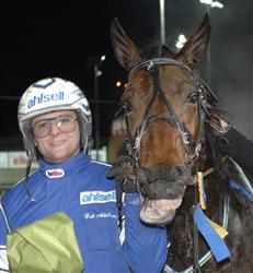 wellino_boko_och_erik_adielsson_skrattar_080602_212132