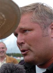 Stefan Hultman i glädjetårar efter vinsten i Stochampionatet. Foto: Claes Kärrstrand