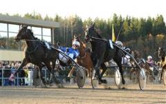 Passionate Kemp och Erik Adielsson vinner V75-3. Foto: Maria Holm&eacute;n