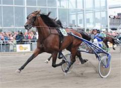 red_hot_dynamite_mal5864_090815_19154