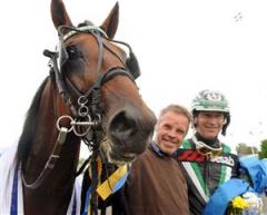 På lördag startar Johan Lejons Deuxieme Picsous i V75 på hemmaplan. Foto: Lars Jakobsson